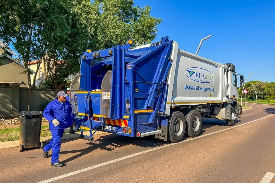 Rua-Con collection crew loading a wheelie bin into a refuse compactor truck