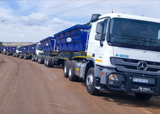 Rua-Con truck tractor with side-tipper trailers